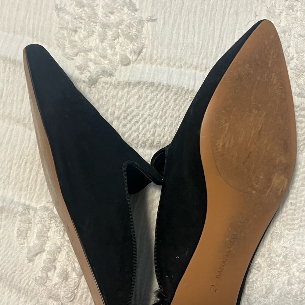 Women’s Size 7.5 Black Banana Republic Slides/Flats View 4